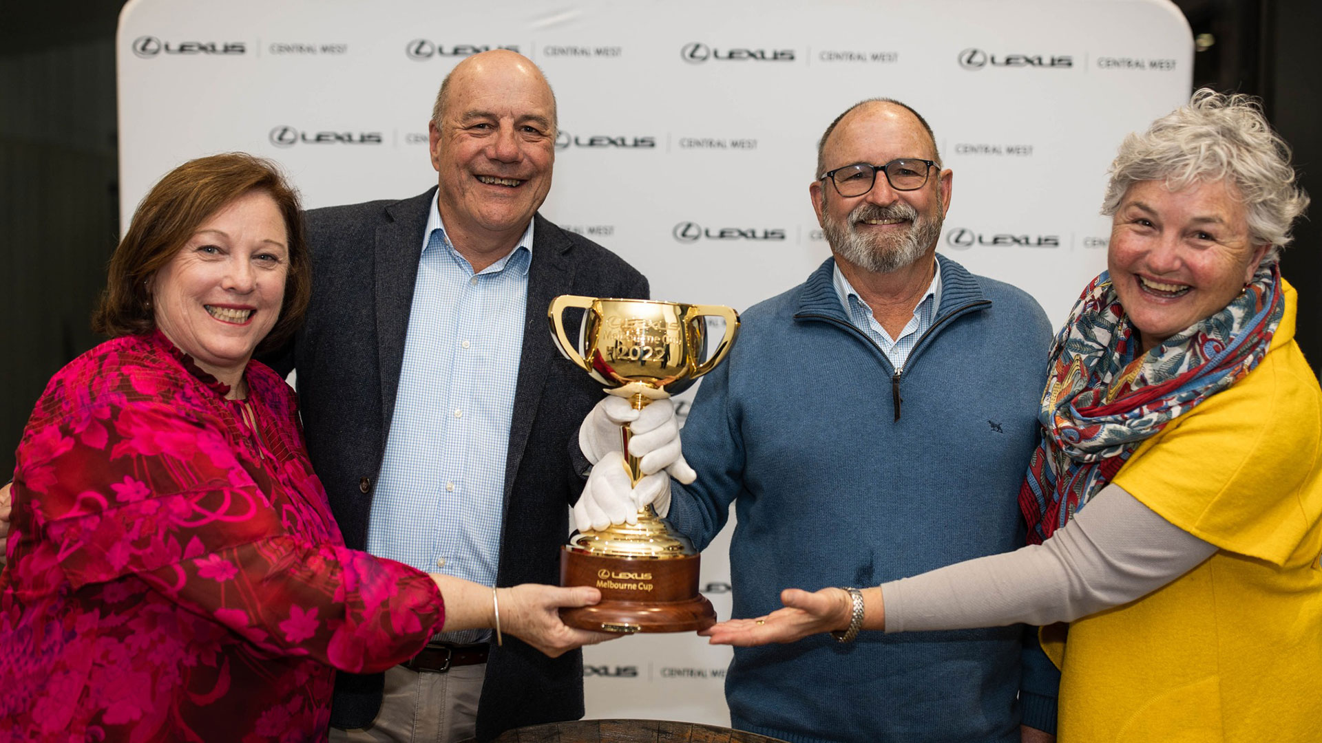 Group holding cup