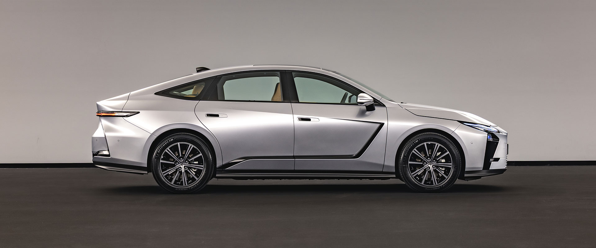 The all-new Lexus ES profile view